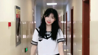有这样的学姐你愿意每天都待在学校吗