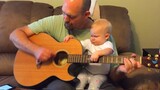 Cutest Daddy Playing Guitar😋😋😋Nette Baby Video Zusammenstellung