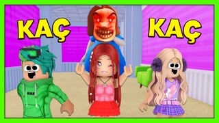 KÖTÜ ABLANIN EVİNDEN KAÇIYORUZ ( ÇILDIRDI ) 😂 ROBLOX Escape Evil Karen's Obby KÜBRA NİSA HAN KANAL