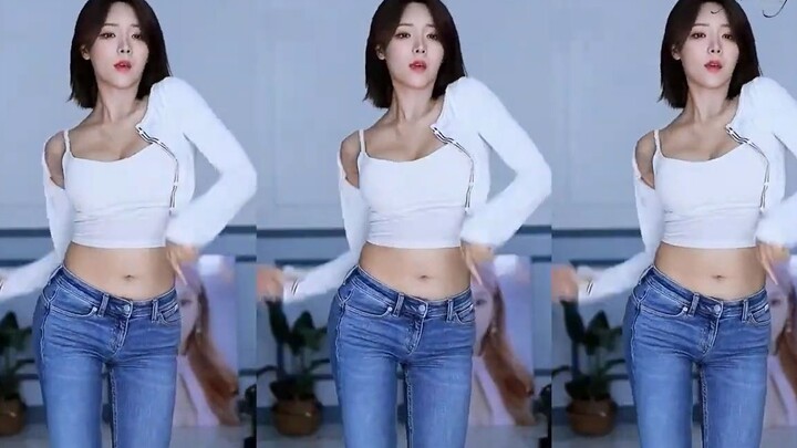 I can't resist blue jeans. The girl is so good at dancing that it touches my heart.