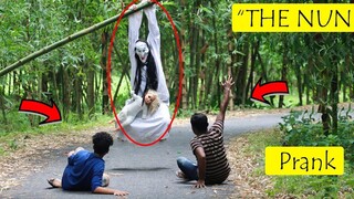 เล่นตลก "THE NUN" ในป่า ☠️ ดูตอนนี้ เล่นตลกที่น่ากลัว เล่นตลกผีจริงในปฏิกิริยาตลกสาธารณะ