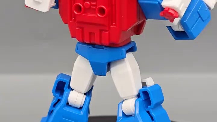 [Câu chuyện Transformers một phút] Một chiến binh đích thực! Siêu Magnus