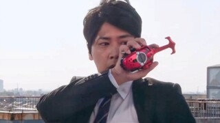 Check out the transformation of Kamen Rider II into the main rider (sub rider)