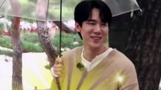 Yoo Yeon Seok is different from me. I will quickly fall in love with an interest, and then immediate
