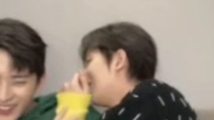 [อ่าวรุ่ยเผิง | หลี่หงอี้] บ่นกันเรื่องไก่ม.ต้นว่าดีขนาดไหน 555 (ถ่ายทอดสดทาง Weibo โดย Juvenile Son