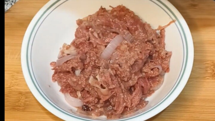 Ginisang corned beef (sautéd corned beef)