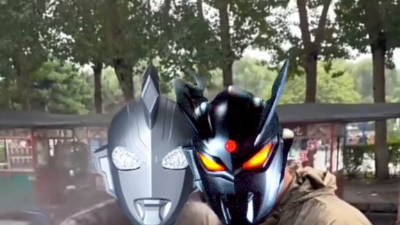 【Ultraman】Kiss me or eat me