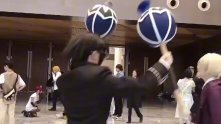 Claude, please stop jumping. I'm scared. [Black Butler]