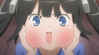Loki, who was shocked by the loli's big breasts, pinched Hestia's face crazily in revenge! [Is It Wr