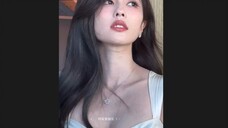 Video close-up foto Bailu, gaun tube top seksi