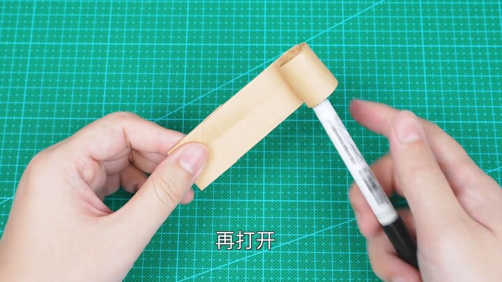 Teach you to make different origami claw knives, it's fun to wear on your hands!