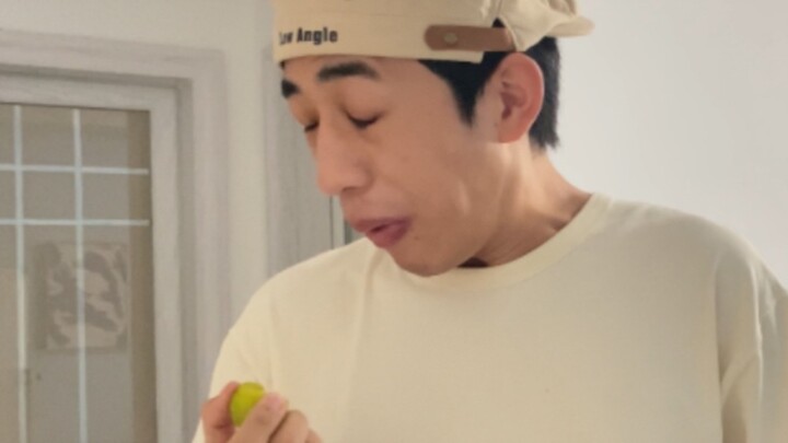 Boss: "This plum is very sweet!"