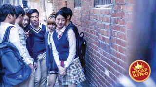 These Teenagers Looked Down on the Stuttering Girl who Turned Out to be a Sádistic Marksman