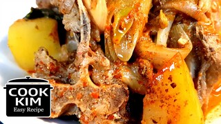 cooking with pig vertebrae Gamjatang, 감자탕 | 감자탕 만들기 | 감자탕 만들기 재료