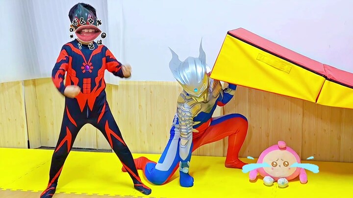 47 Ultraman Zero was attacked by Bei Laohei when he was saving Danzai