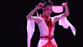 “你在清涧 胭脂伞 绫绸缎”
