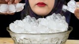 ASMR ICE EATING || MAKAN ES BATU || CRYSTAL ICE||segar||(satisfying sound) ASMR MUKBANG INDONESIA