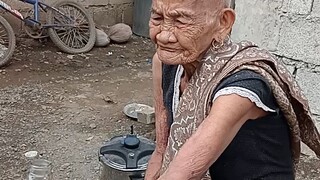 93yrs old lakas pa din ni lola