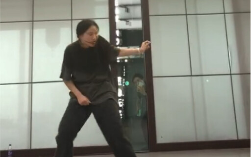 Satu tarian per kelas, kapasitas otakku sungguh tidak memadai. Datanglah ke Wubang untuk belajar.