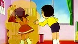 Nobita saw Shizuka coming home from school and unexpectedly saw her taking off her clothes