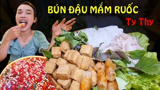 BÚN ĐẬU MẮM TÔM phiên bản mắm ruốc mùa Cô Vy ngon xuất sắc - Ty Thy Vlog gỏi đu đủ