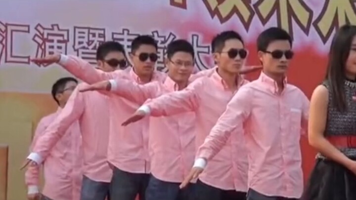 十多年前的非主流舞蹈，一开始以为是青铜，没想到是王者