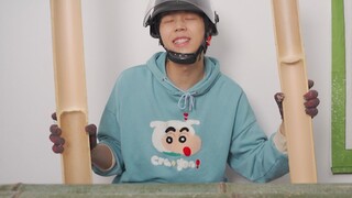 The weather is so hot, so the handsome guy makes his own plain noodles at home!