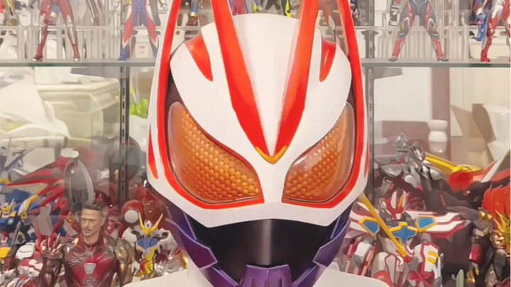 Kamen Rider Geats helmet that can change form