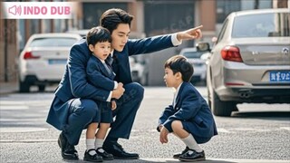 CEO tak sengaja lihat bocah miripnya, tapi tidak tahu itu adalah anak kembar miliknya dan Cinderella