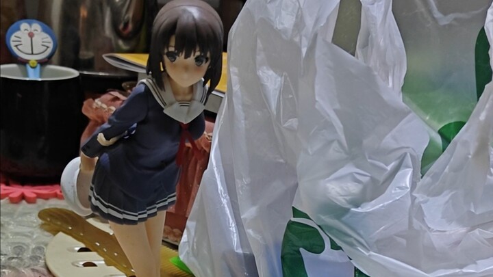 My mom said that a colleague used to wear the same clothes as Kato Megumi. I said: ??? What?