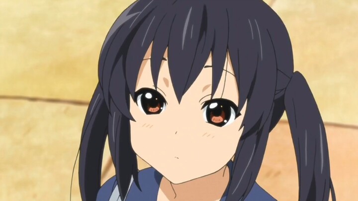 The first appearance of the group pet Azumi