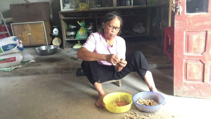 Bà Hoa Ẩm thực - Cách bốc vỏ đậu phộng nhanh