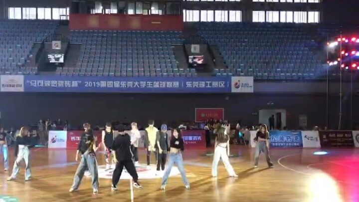 Honey (diadaptasi) - Cover dance oleh Zhang Yixing Dongguan Institute of Technology City College tim