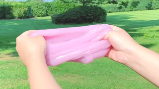 [DIY] Memasukkan mainan hewan ke dalam slime yang sudah dicuci