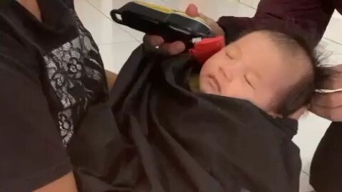 Padahal lagi pangkas, bisa²nya tidur pulas🤣