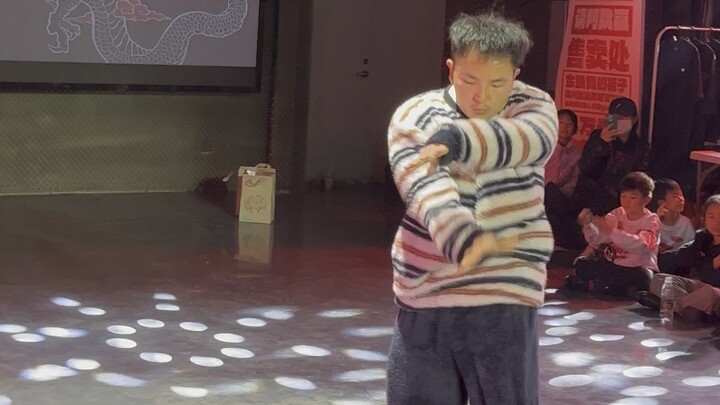Shocked, you can pass the popping audition in pajamas?
