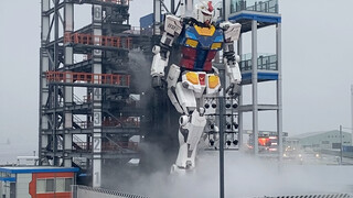 ภาพจริงของการแสดงการเปิดตัว Gundam RX78 ดั้งเดิมในเมืองโยโกฮาม่า ประเทศญี่ปุ่น