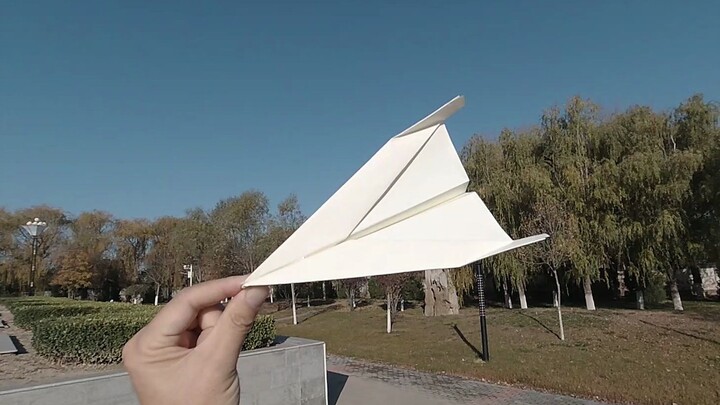Toda Takuo Cadillac paper airplane, the style of Japanese paper airplane is too distinct