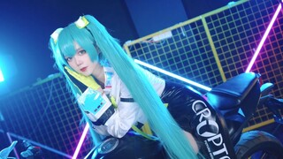 Melihat orang lain? Apakah Hatsune saya tidak cukup panas?