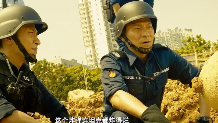 “要穿防爆衣吗？”“连坦克都能炸烂，那还穿他干嘛？”