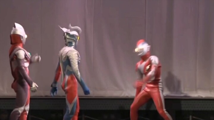 A hug between Zero and Tiga!