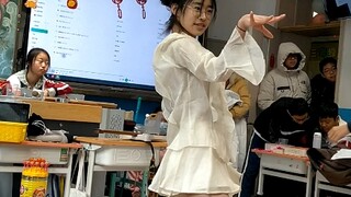 【元旦联欢会】同学绝美翻跳POP！