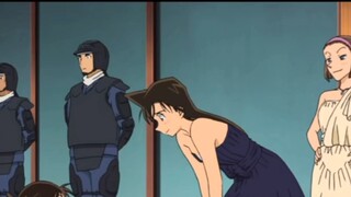 [ Detektif Conan ] Saat pacarku memakai gaun berpotongan rendah a