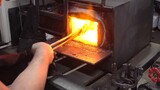 The three-dimensional 3D symmetrical three-horse pattern makes it a pleasure to watch a master forge