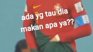 hayo tebak itu simpan apaan ya Ronaldo .. penasaran kan 😁