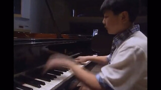 Lang Lang played Chopin's "Etude for Black Keys" at the age of ten