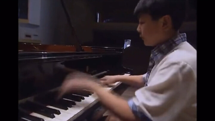 Lang Lang chơi "Etude for Black Keys" của Chopin khi mới 10 tuổi