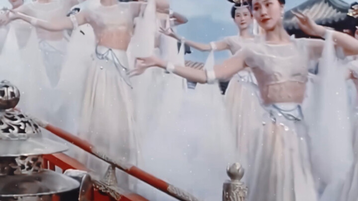 “没有仙雾缭绕，仙娥翩跹，好意思叫天宫？”