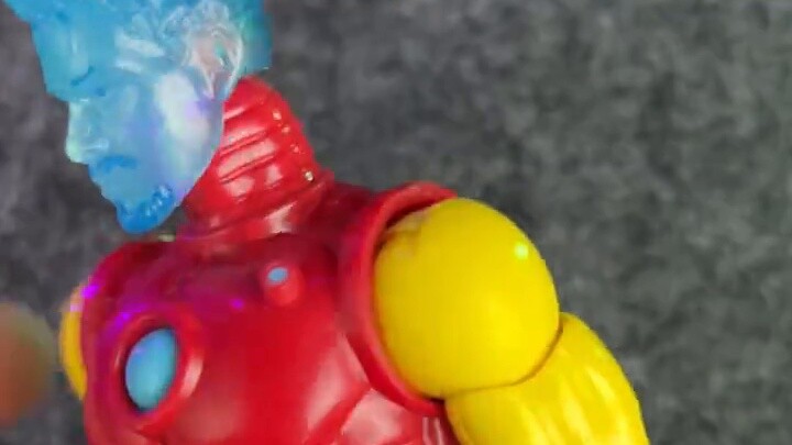 Such a fun toy, but I didn't get into it until so late TT——Marvel Legends Iron Man