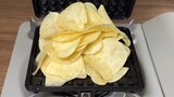 [Kuliner] [Masak] Menekan keripik kentang dengan mesin waffle